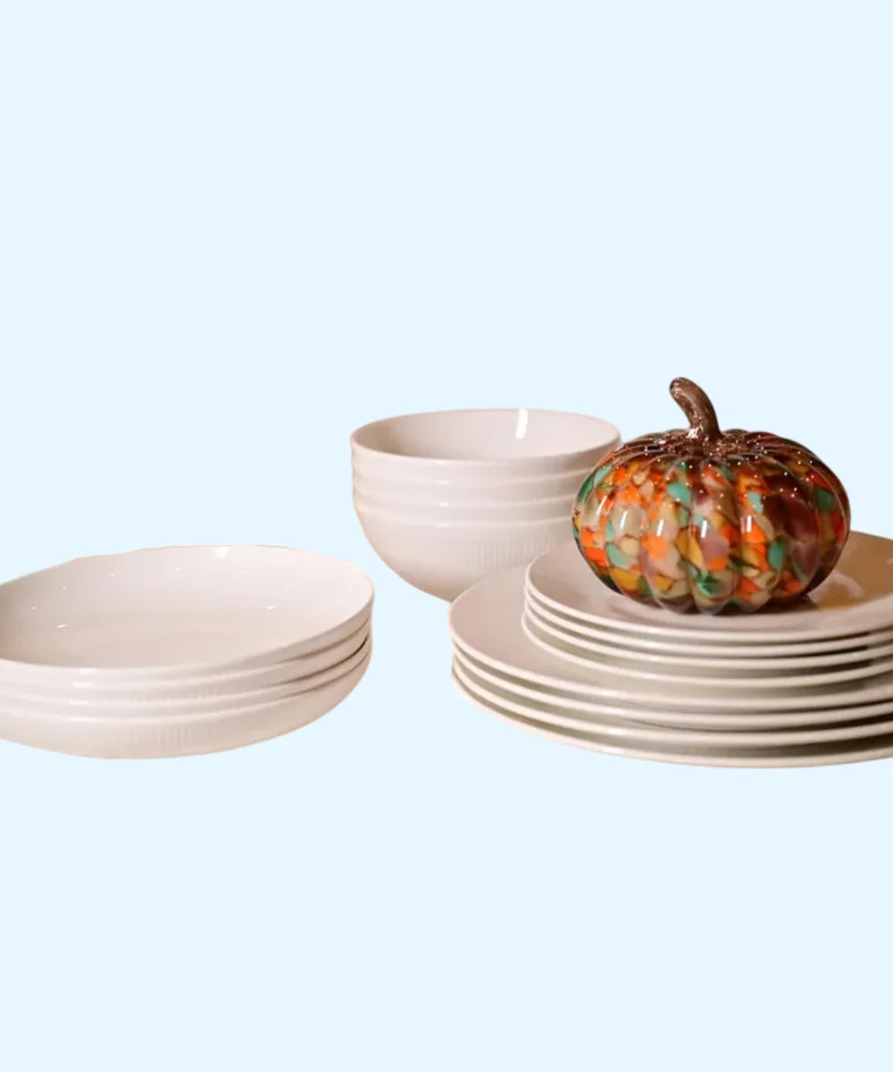 Dandilion Bone China Dinnerware Set, 16 Pieces